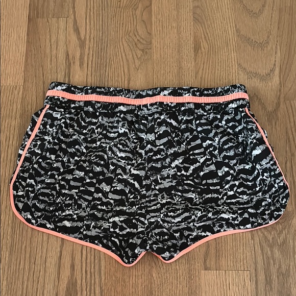 Fabletics shorts - Picture 4 of 4